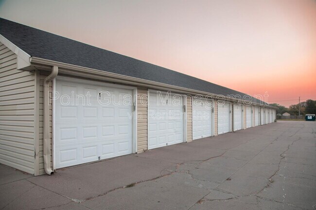 Building Photo - 1005 Ave K Ave