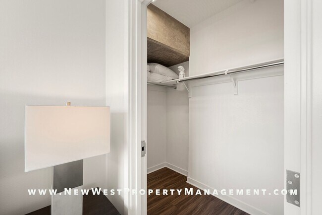 Building Photo - Stunning Southeast corner East Village 2-b...