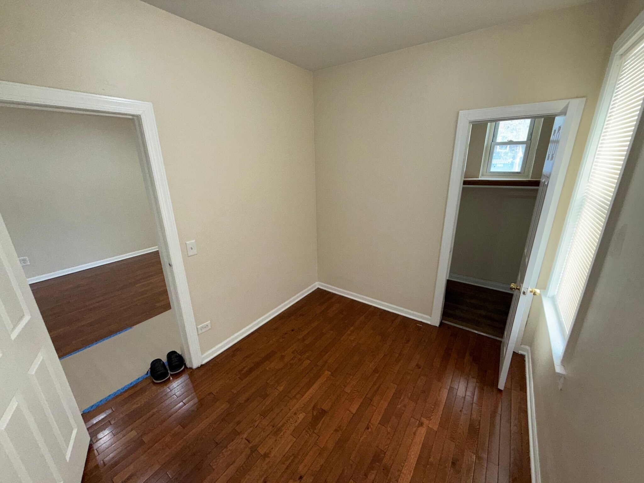 Building Photo - 7423 S St Lawrence Ave