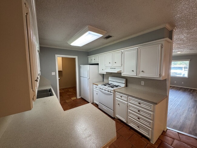 Building Photo - Beautiful 3/2 On A Cul-De-Sac!