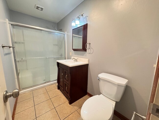 Building Photo - 3 bed, 1 bath