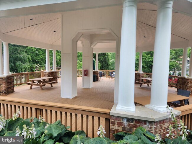 Building Photo - 600 Squire Ln