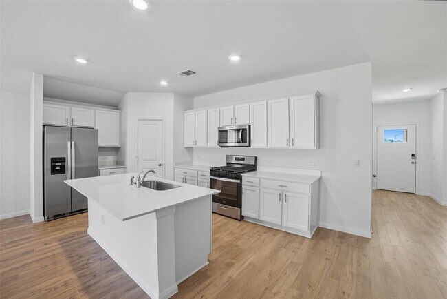 Building Photo - 445 Mustang Dr