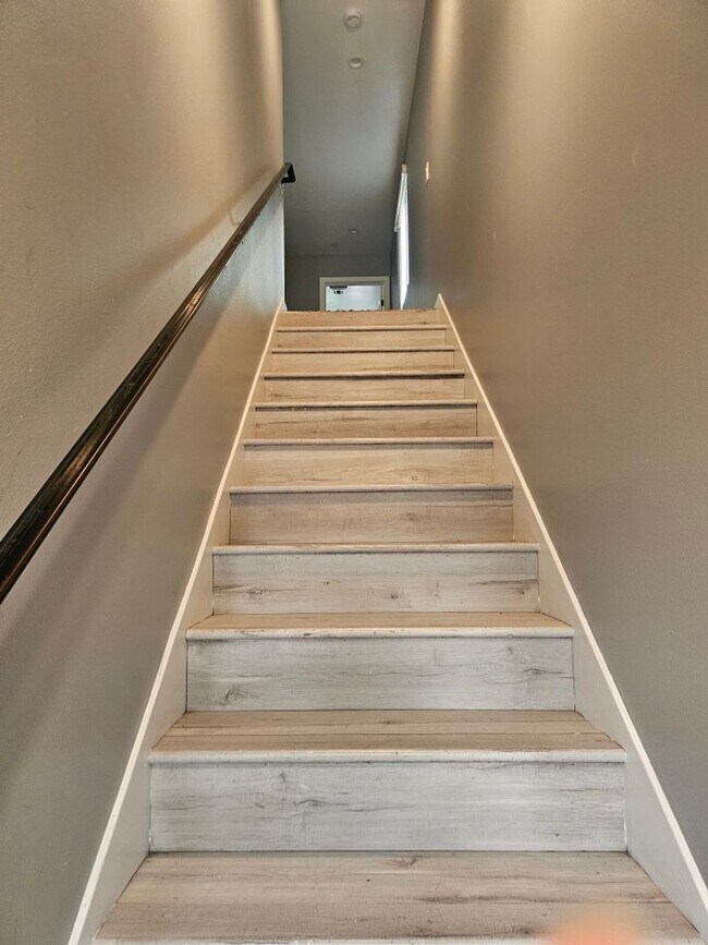 Building Photo - 32(839)