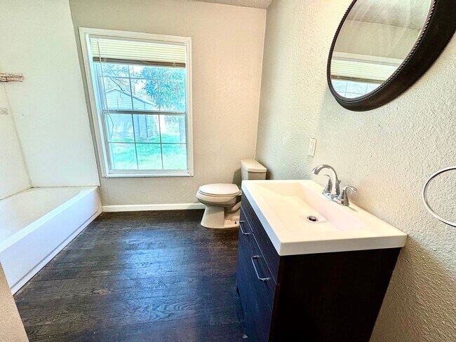 Building Photo - Eye-catching Home in Heart of Lubbock!- self showing
