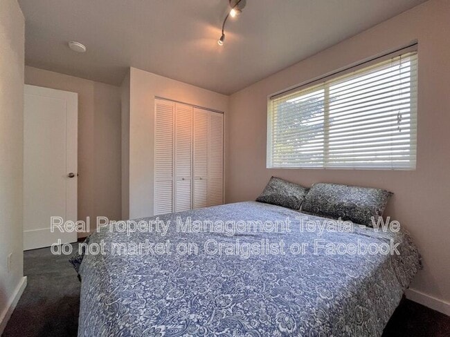 Building Photo - 2215 Wildflower Way