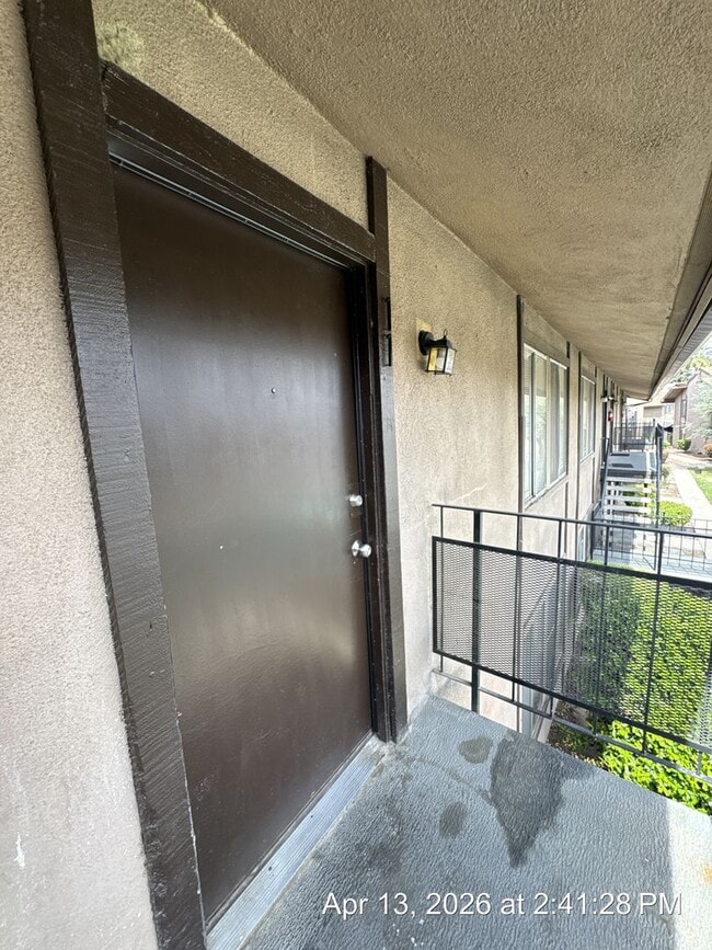 Building Photo - MOVE IN READY! 2 WEEKS OFF!! NO APP FEE! UPSTAIRS UNIT WITH BALCONY!