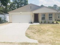 Building Photo - 386 Goldenrod
