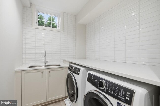 Building Photo - 3418 Reservoir Rd NW