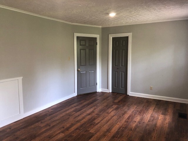 Building Photo - Renovated 2 Bedroom 2 Bath Home for Rent with Detached Garage!