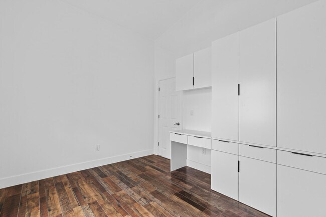 Building Photo - 2313 SE Mariposa Ave