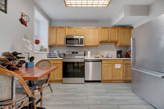 Building Photo - 121 New York Ave NW