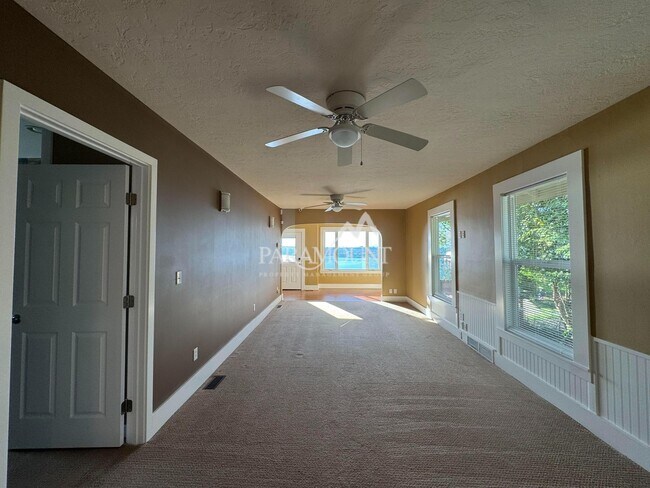 Building Photo - Stunning 3-bedroom, 1-bath home with a water view and fantastic amenities!