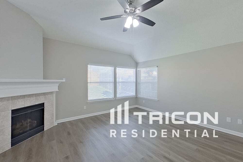 Building Photo - 521 Spicewood Dr