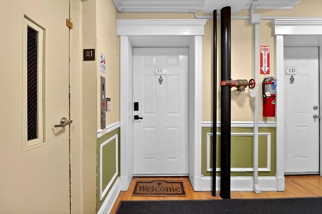 Building Photo - 608 Bramhall Ave