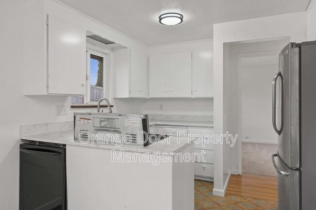Building Photo - 9231 S K St