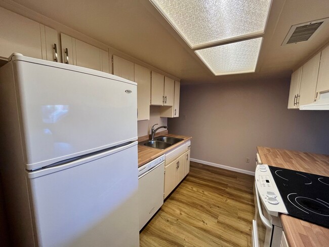 Building Photo - CONDO - VILLAGE OF OAK CREEK