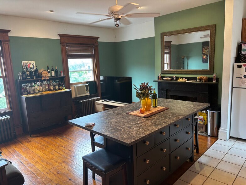 Great room/Kitchen - 1211 Buena Vista St