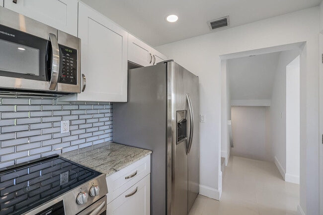 Building Photo - 456 NW 41st St