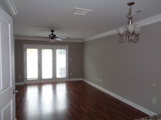 Building Photo - 1336 Green Oaks Ln