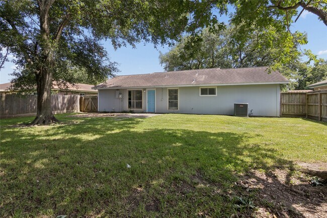 Building Photo - 2504 Ewell Dr