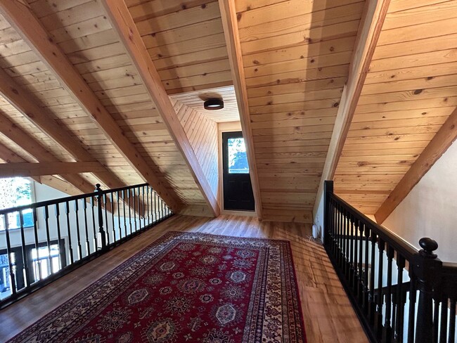 Building Photo - Fully Furnished, Beautifully Remodeled Cha...