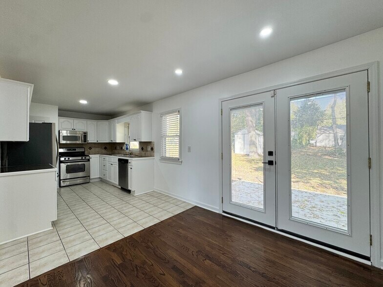 Building Photo - 2226 W 74th Ter