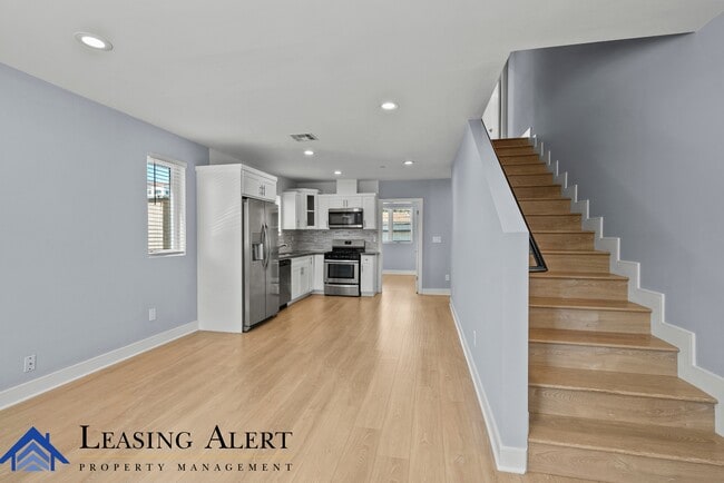 Building Photo - 1959 Vista Del Mar Ave