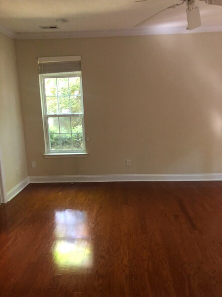 Building Photo - 5604 Warrendale Ct S