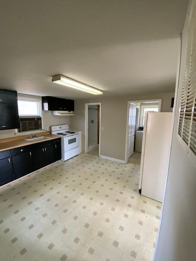 Building Photo - 405 W Pearl St