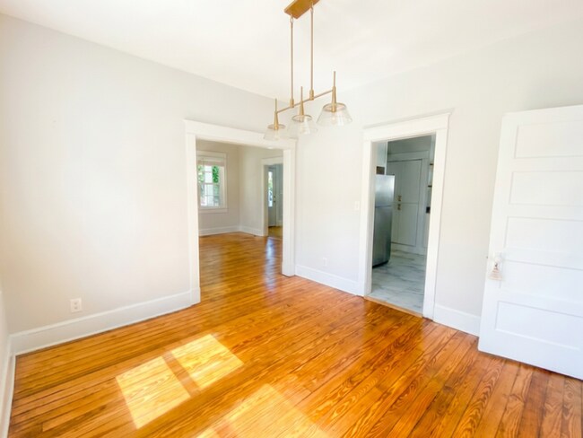 Building Photo - 209 4th Ave