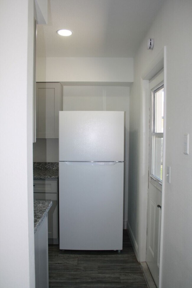 Building Photo - Charming Home in a Prime Location – Update...