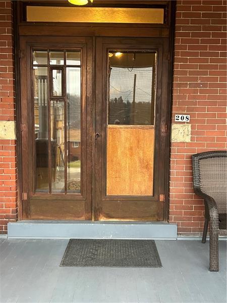 Building Photo - 208 E College St