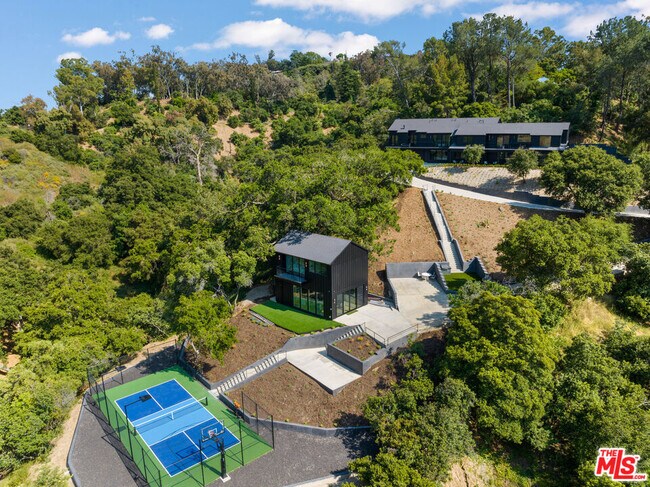 Building Photo - 3140 Coldwater Canyon Ave