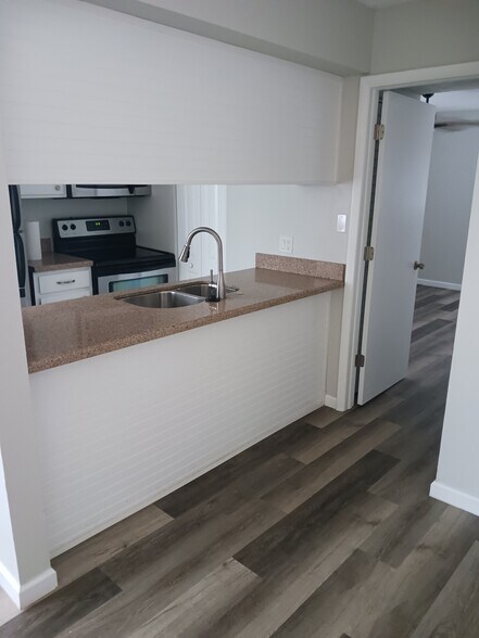 Building Photo - 4932 W Gandy Blvd