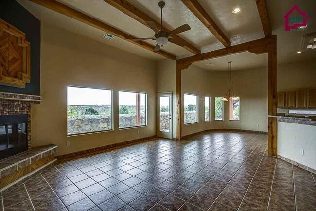 Building Photo - Great 3/2, Awesome Views, Spacious