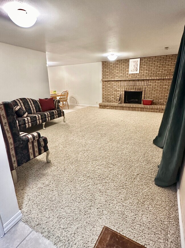 Living Room-a - 685 Quail Valley Dr