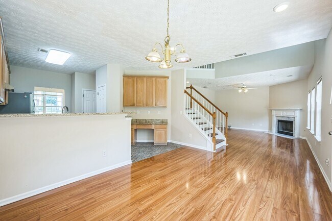 Building Photo - Spacious 4BR House in Lawrenceville