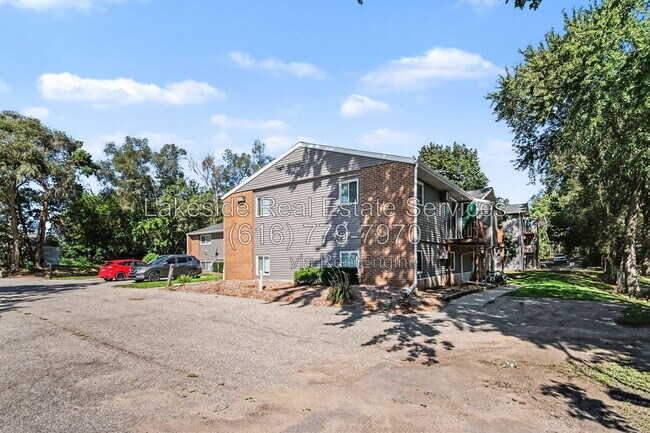Building Photo - 1011 36th St SW