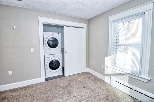 Building Photo - 15 Diamond St