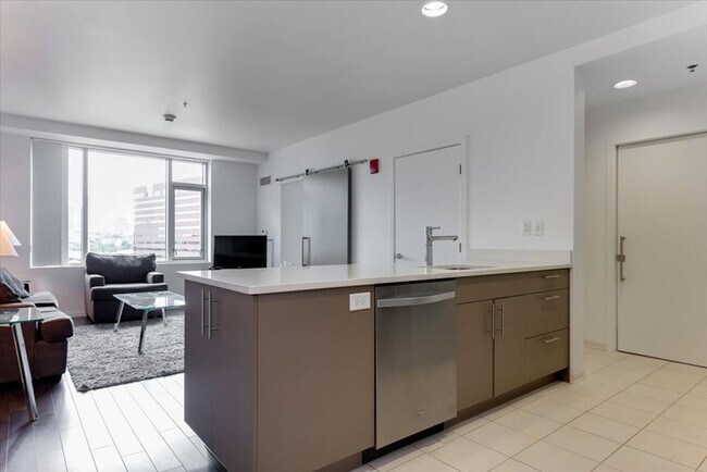 Building Photo - 300 Kendall St