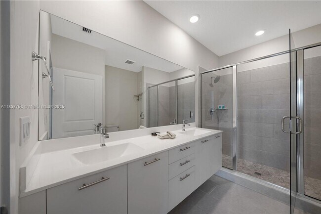 Building Photo - 8167 NW 41st St