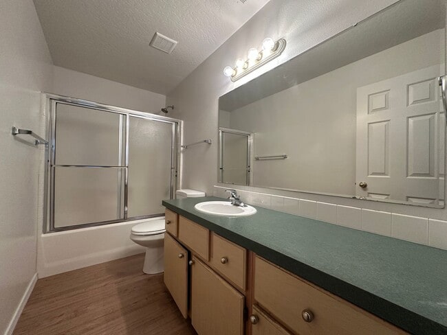 Building Photo - 2bed, 1bath Townhome W/ 1 car garage - Nampa