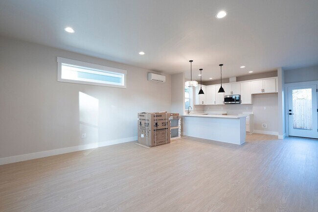 Building Photo - New Build 3 Bed, 1.5 Bath Rental Home in Centennial neighborhood!