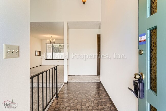 Building Photo - 1005 SW 192nd Ct
