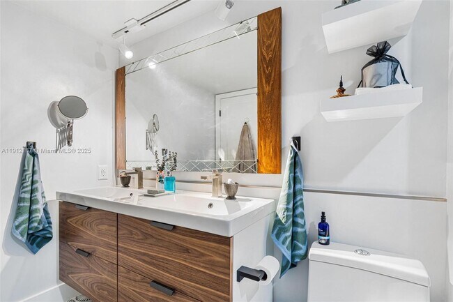 Building Photo - 780 NE 69th St