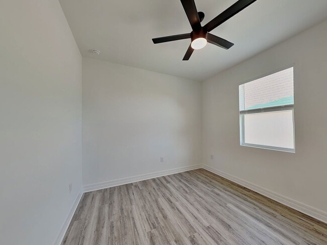 Building Photo - 377 Biltmore St