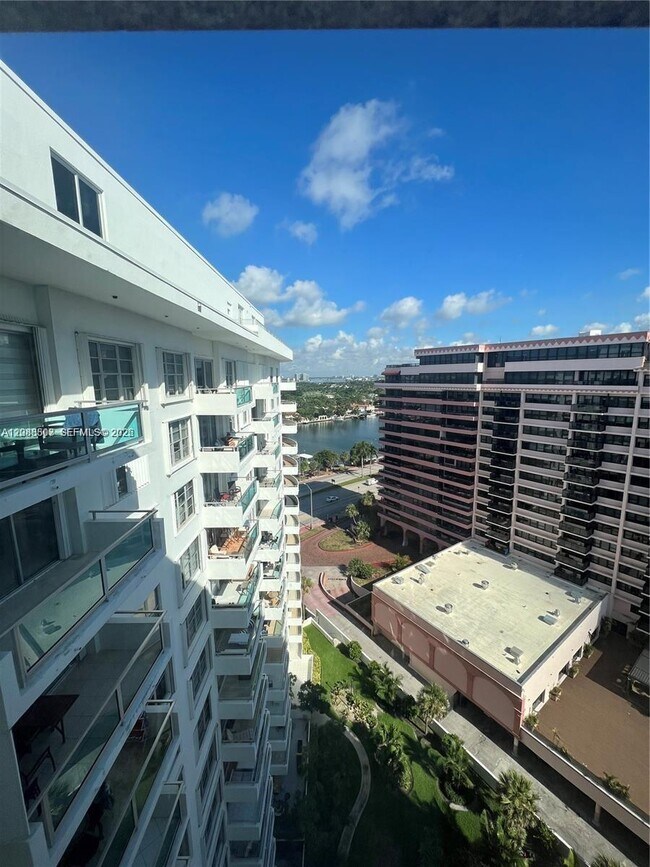 Building Photo - 5161 Collins Ave
