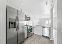 Building Photo - 2bedr 2bath Conveniently located in the Village