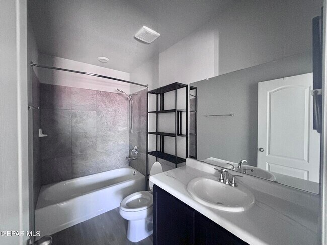 Building Photo - 14433 Sabio